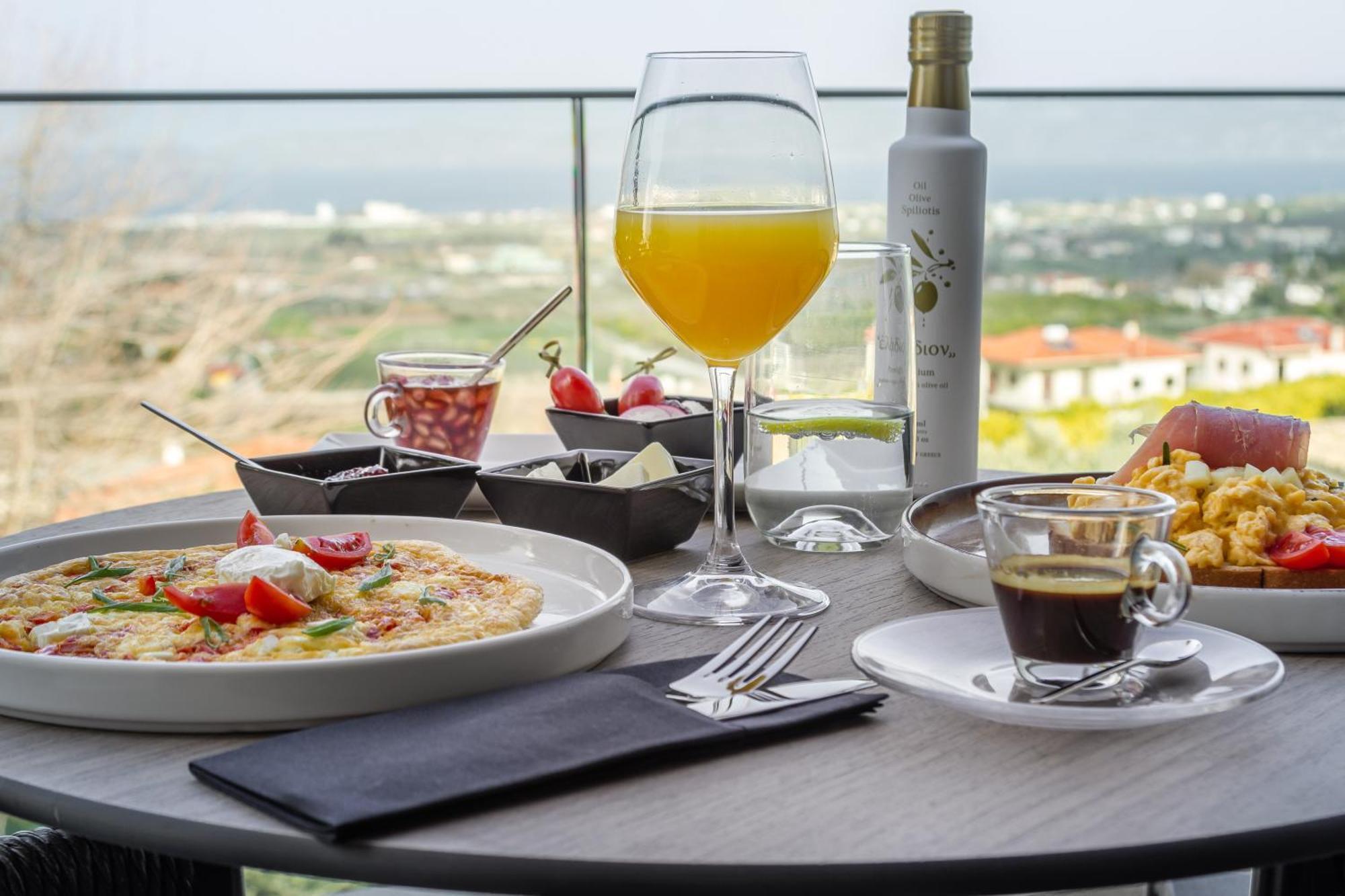 Acro Upscale Residences Apartamento Corinto